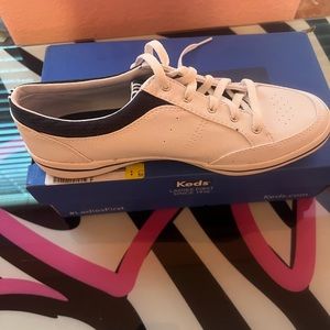 **Womens 8.5 white w/navy leather KEDSwhite with navy** NWT